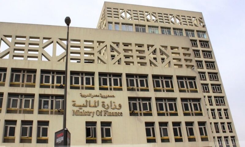 المالية المصرية تبيع حصصاً في شركات حكومية بـ5.5 مليار جنيه خلال 8 أشهر