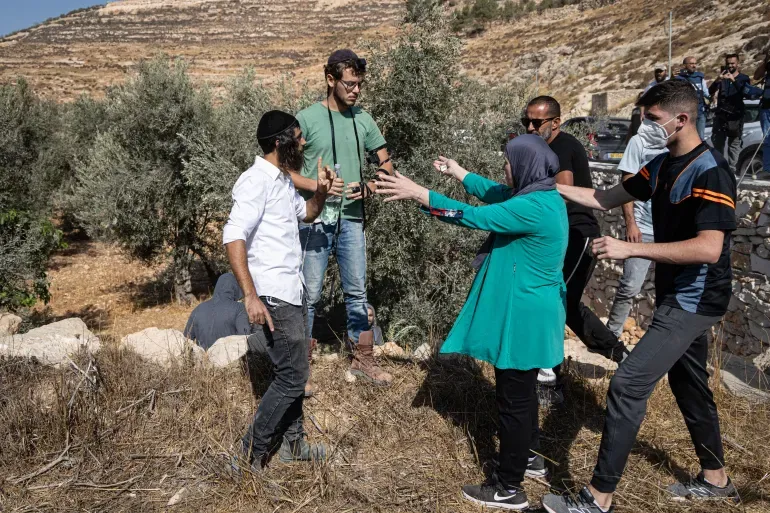 اعتداءات واسعة لمليشيات المستوطنين في الضفة.. هجمات وحرق واقتحامات وسرقة