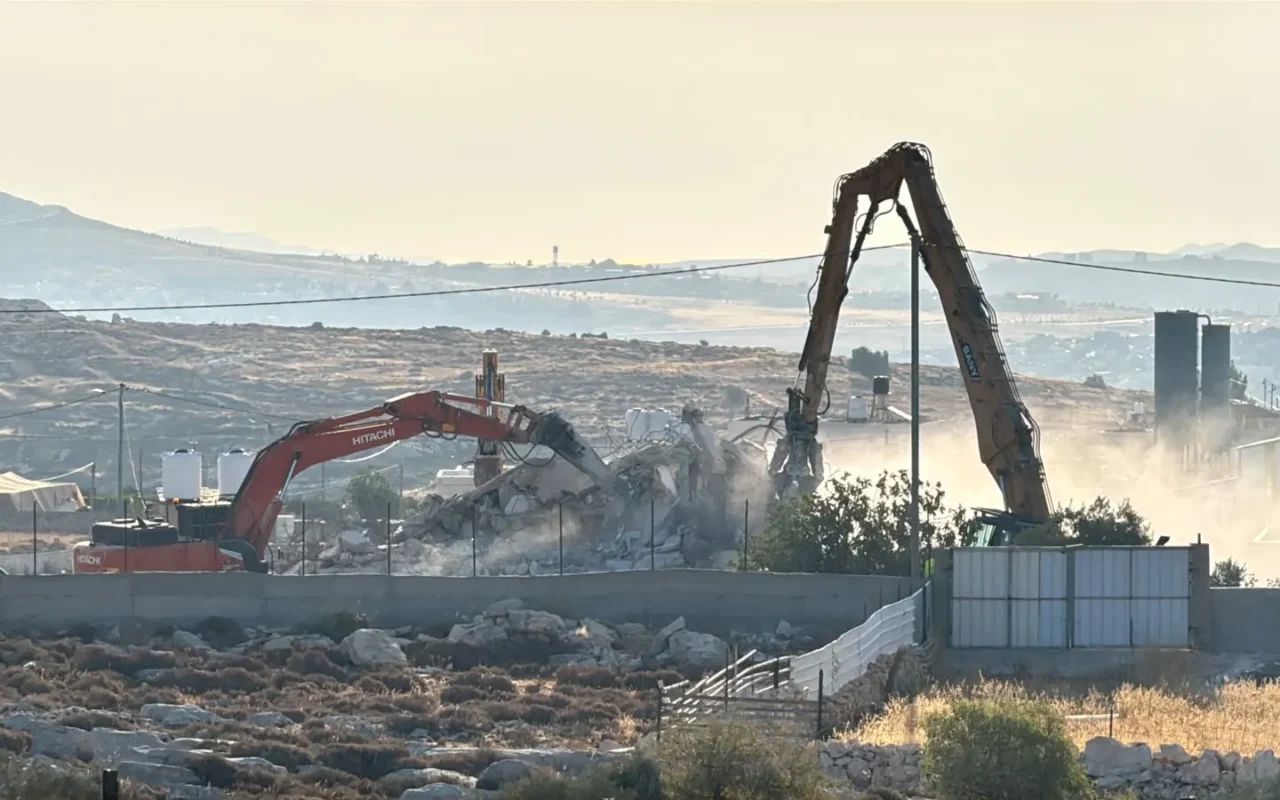 الاحتلال يهدم منازل ومنشآت فلسطينية في القدس وجنين وبيت لحم والخليل