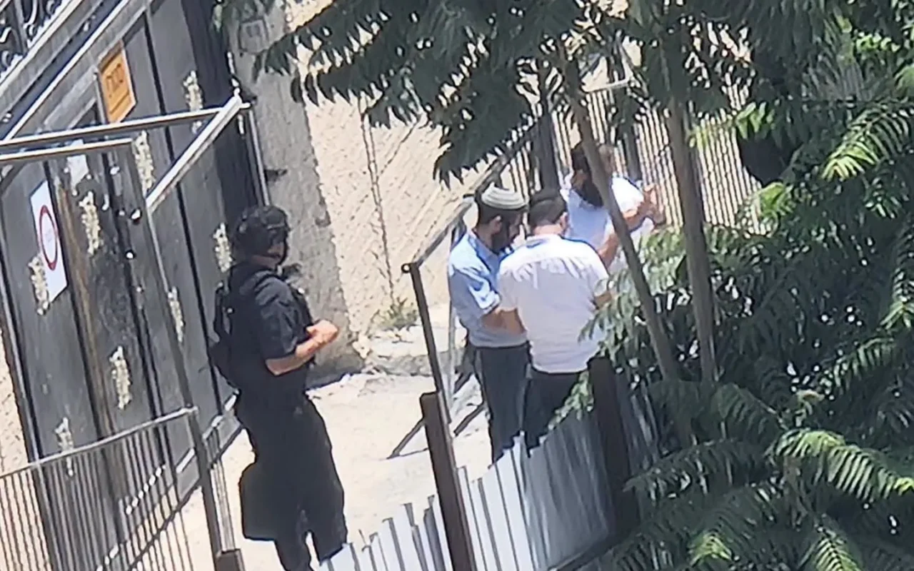 بعد اقتحامات وتهديدات.. الاحتلال يمضي نحو إغلاق مدرسة دار الهدى في شعفاط