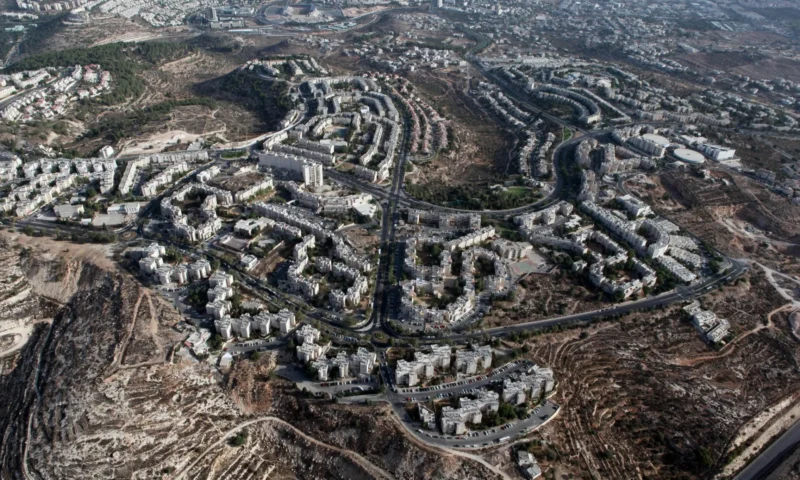 2300 وحدة استيطانية لتوسيع “جيلو” وتعميق عزل القدس