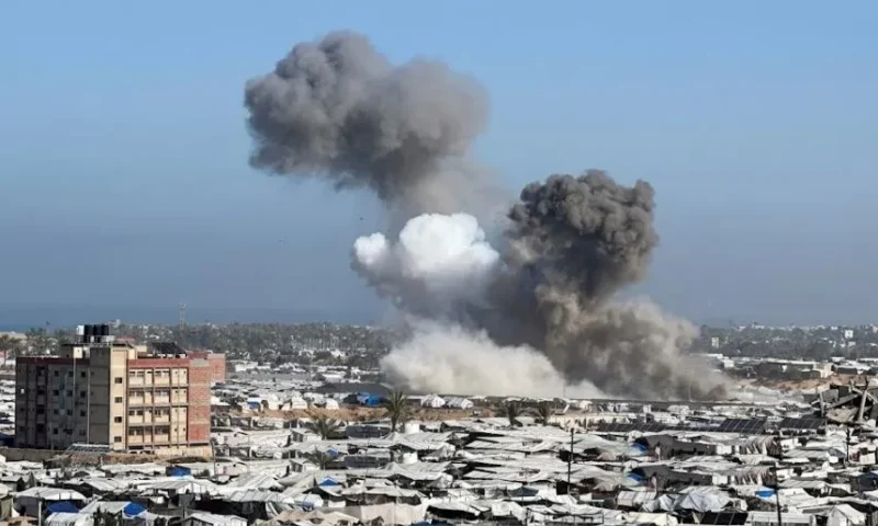 مجزرة جديدة.. عشرات الشهداء والإصابات بقصف مقهى في ميناء غزة