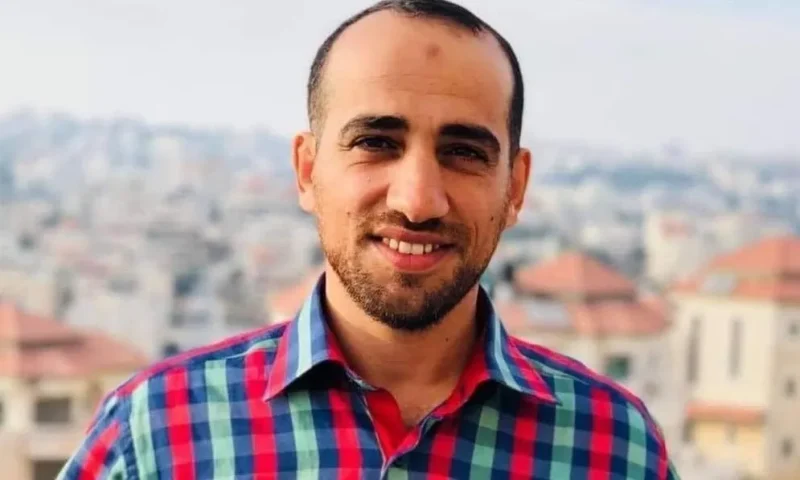 من سجون الاحتلال إلى سجون السلطة.. علاء الأعرج يغيّب عن ولادة طفليه مرتين