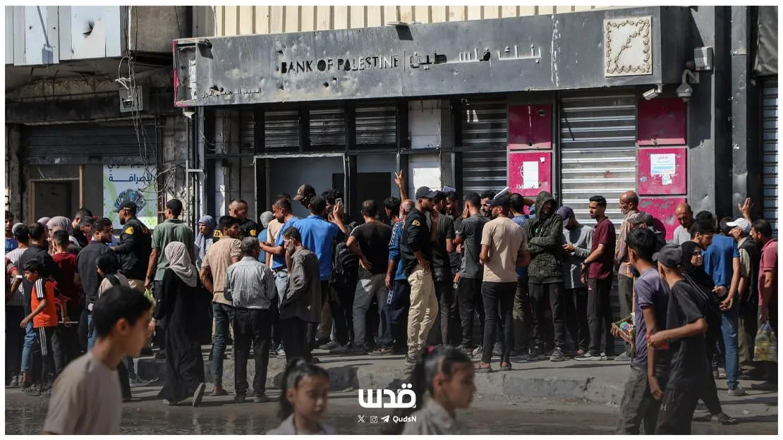 بين التجميد والتحقيق.. كيف يتعامل بنك فلسطين مع حسابات عملائه في غزة؟