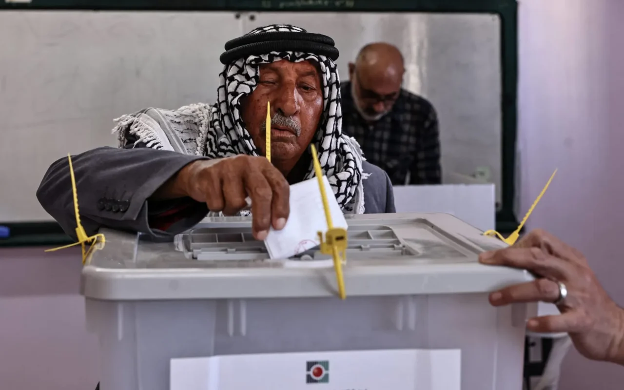 الانتخابات الفلسطينية: تجديد الشرعية أم إعادة إنتاج الأزمة؟
