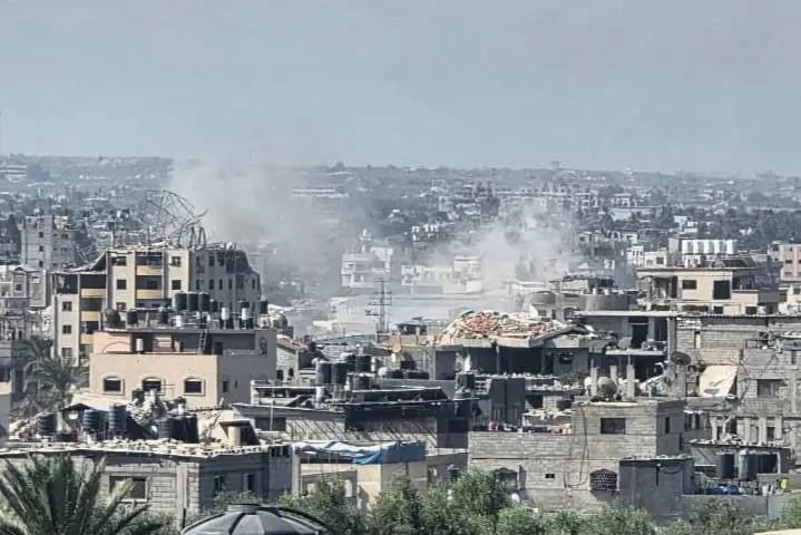 شهيد ومصابون بغارة إسرائيلية وسط قطاع غزة