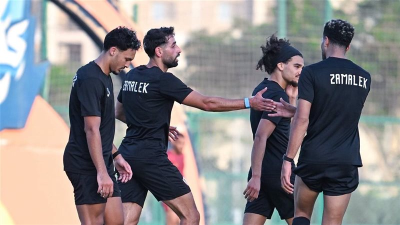 جمال الغندور يلقي محاضرة على لاعبي الزمالك لشرح تعديلات قانون التحكيم
