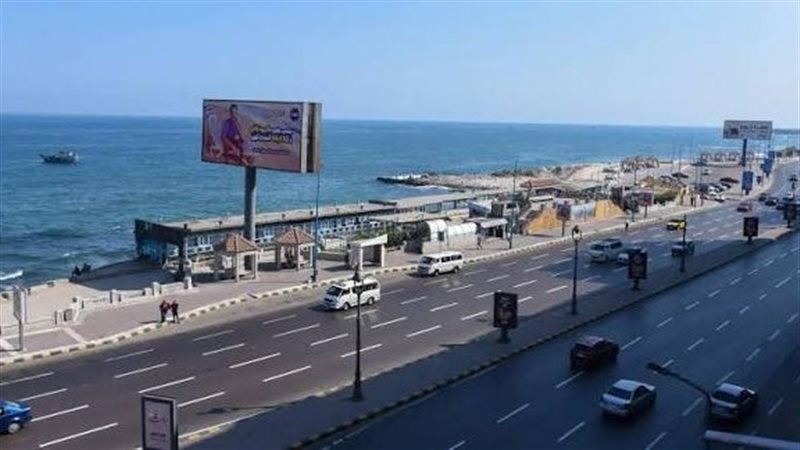 حملة مكبرة لإزالة الإشغالات بطريق الكورنيش في الإسكندرية