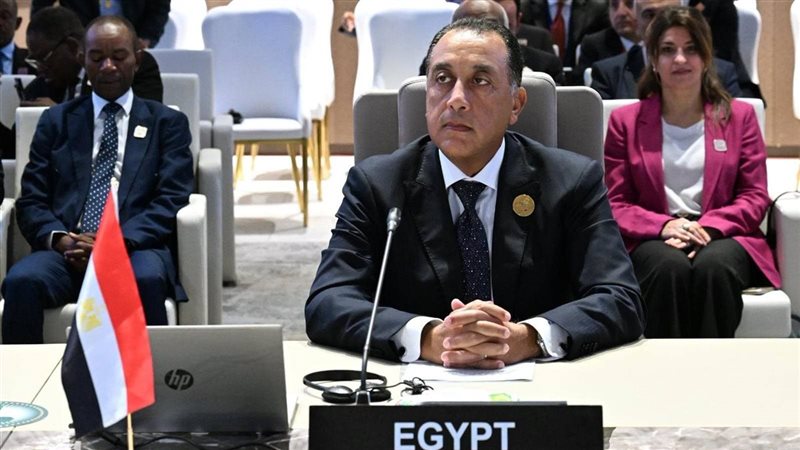 نيابة عن السيسي، مدبولي يشارك في الجلسة الافتتاحية لقمة الاتحاد الأفريقي الاستثنائية