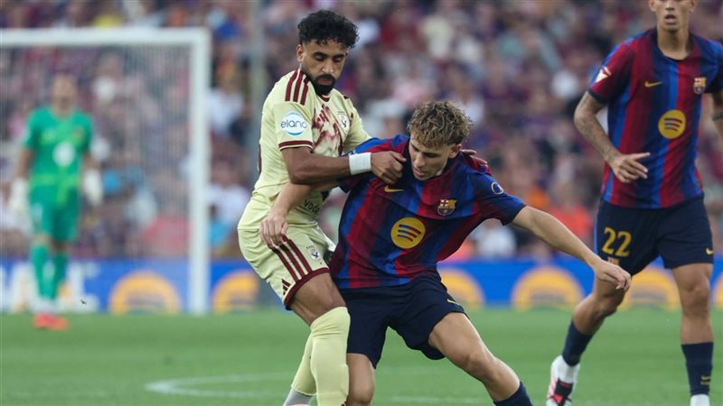 برشلونة يتقدم على الأهلي بثنائية حمزة عبد الكريم ورافينيا في الشوط الأول (صور)