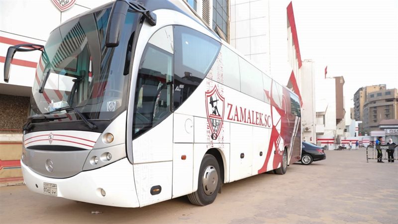 حافلة فريق الزمالك تصل استاد القاهرة استعدادًا لمواجهة البنك الأهلي بالدوري
