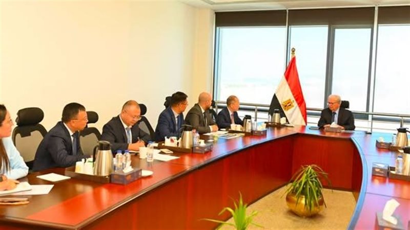نائب رئيس الوزراء يبحث إقامة مجمع صناعي بقطاع الألومنيوم باستثمارات 2 مليار دولار