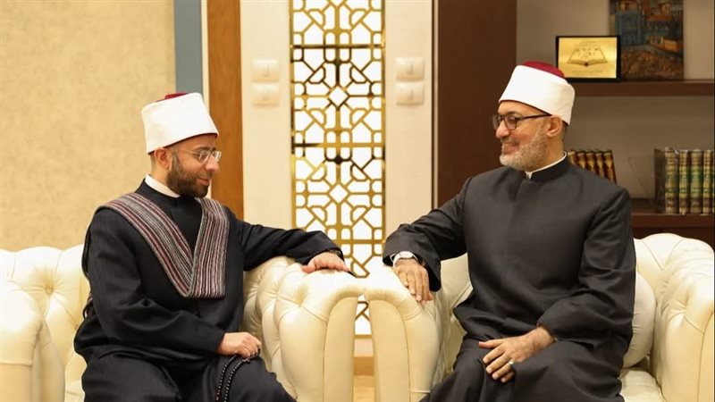 وزير الأوقاف يزور مفتي الجمهورية للاطمئنان على صحته