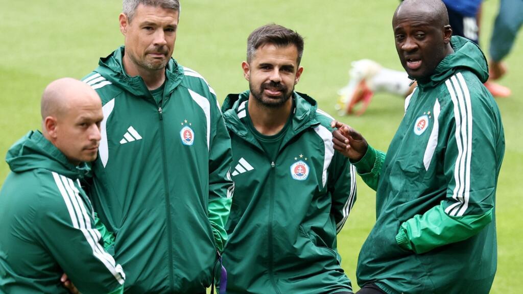 لاعب ساحل العاج الدولي السابق يايا توريه أول مدرب أفريقي يقود فريقا في دوري أبطال أوروبا