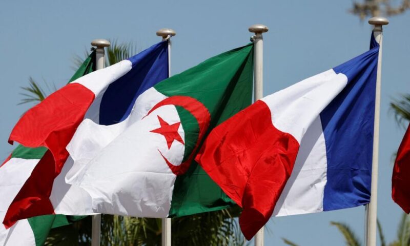 ماكرون يعرض دعم فرنسا للجزائر في مواجهة حرائق الغابات… وتبون يهدد بإعادة عقوبة الإعدام