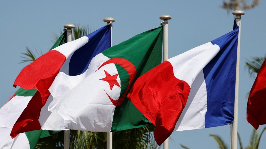 ماكرون يعرض دعم فرنسا للجزائر في مواجهة حرائق الغابات… وتبون يهدد بإعادة عقوبة الإعدام
