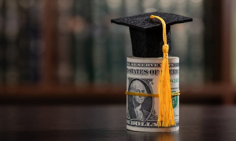 جامعات أميركية ترفع الرسوم إلى 100 ألف دولار سنوياً.. لكن أزمتها المالية تتفاقم
