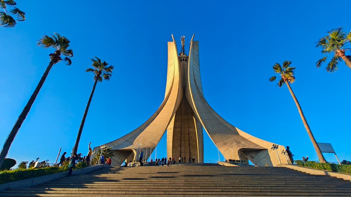 جامعتان جزائريتان تحققان الريادة العالمية.. تعرف عليهما