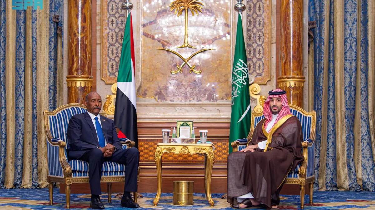 الأمير محمد بن سلمان للبرهان: السعودية حريصة على استقرار السودان