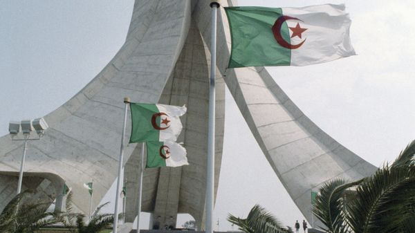 الجزائر تقطع علاقاتها الدبلوماسية مع الإمارات
