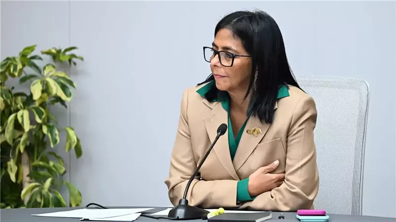 رئيسة فنزويلا المؤقتة ديلسي رودريجيز توقع اتفاقًا مع “توتال إنرجيز” الفرنسية