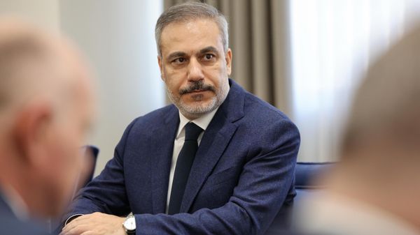 فيدان: تركيا قدمت مقترحات لإنهاء القتال في اليمن وتتابع احتياجات السعودية العسكرية