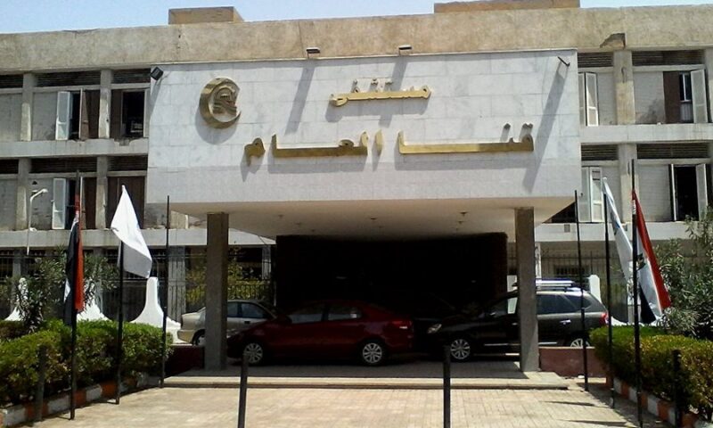 مفيش واخد رصاصة في صدرى.. مصاب يفاجئ طبيب طوارئ قنا برد صادم
