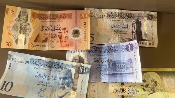 من كشك بسيط إلى حلم بمشروع كبير… شاب ليبي يشق طريقه بالعمل الحر