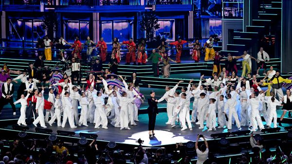 ثقافات العالم على مسرح واحد… فرح ودهشة في افتتاح مهرجان الشباب العالمي 2026