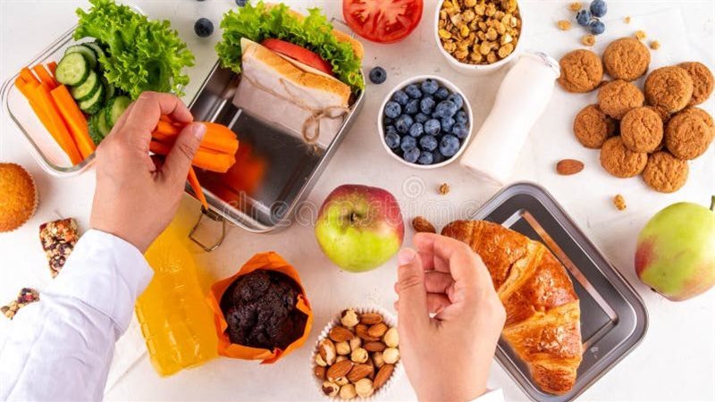 أخطاء غذائية تقع فيها الأمهات مع بداية موسم الدراسة