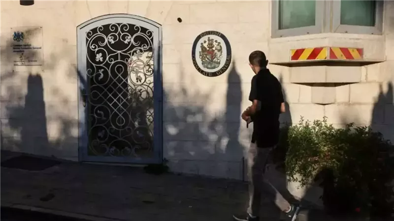 إسرائيل تأمر الدبلوماسيين البريطانيين المقيمين في رام الله بالمغادرة خلال 7 أيام
