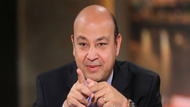 عمرو أديب يوجه رسالة لمذيع شاب: «إياك والغرور.. الشاشة خطر على وجودك وحياتك»
