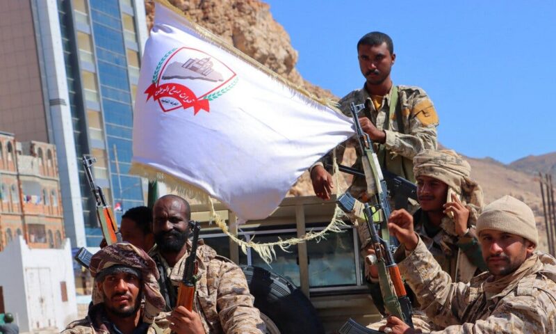 في يوم واحد..الحوثيون يشيعون 73 من عناصرهم بينهم 25 ضابطاً