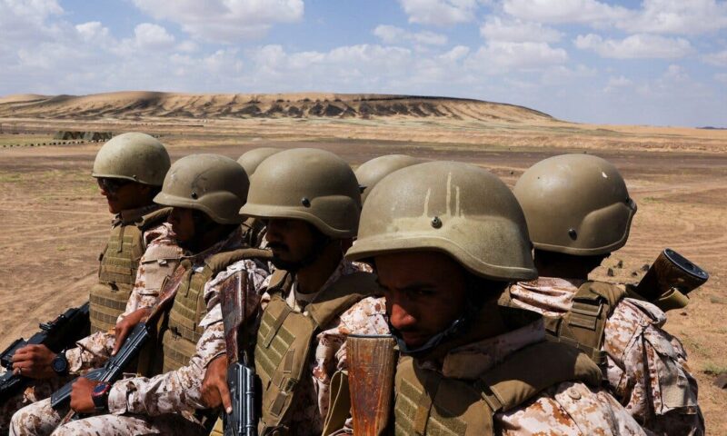 بعد اشتباكات عنيفة.. القوات اليمنية توسع سيطرتها في تعز