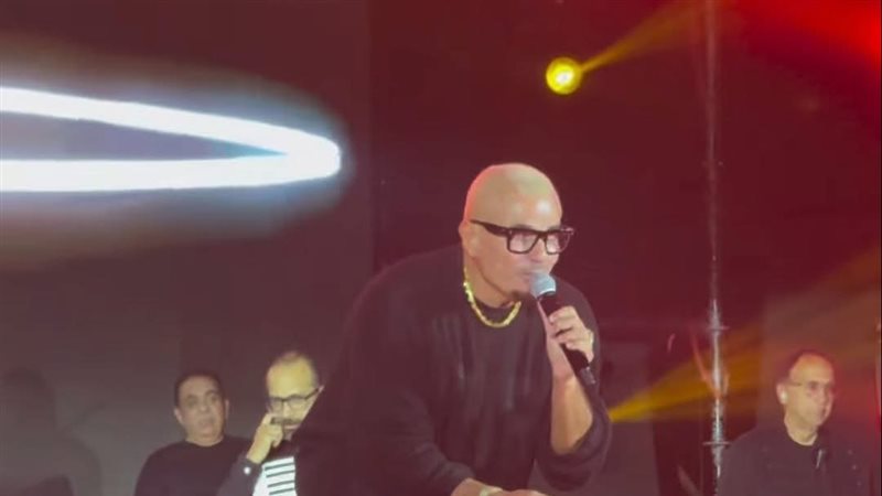 عمرو دياب يفاجئ جمهوره في حفل مول مصر بقرار غير مسبوق (فيديو)