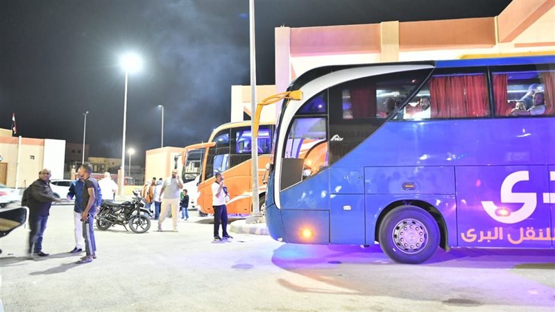 شاهد، اللحظات الأولى لتطبيق قرار نقل موقف الأتوبيس إلى مدينة قنا الجديدة