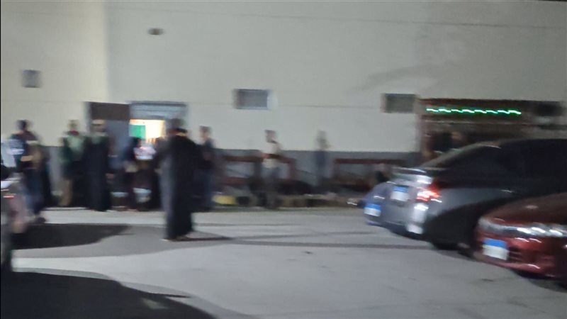 انهيار أسرة طالب الإعدادية ضحية القتل على يد زميله أمام ثلاجة حفظ الموتى بمستشفى المنصورة