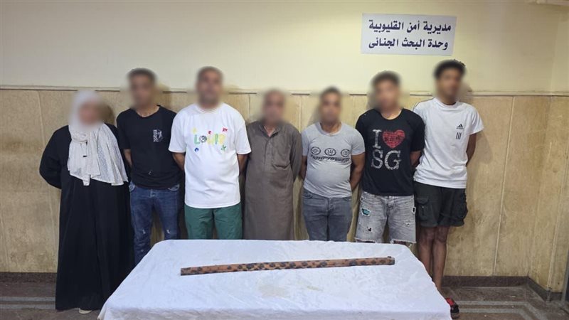 خلافات الجيرة تشعل مشاجرة بين أسرة وعاملين في شبرا الخيمة، وضبط طرفي الواقعة