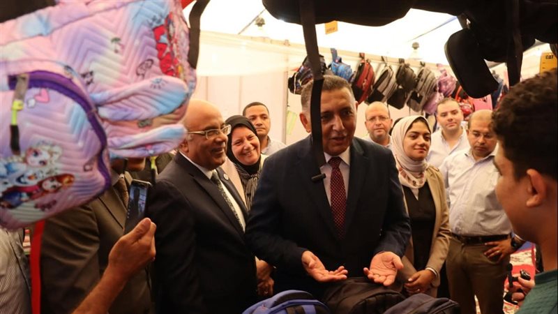 محافظ القليوبية يفتتح معرض «أهلا مدارس» بشبرا الخيمة
