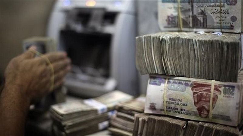 تتبع مسار 70 مليون جنيه، النيابة تخاطب البنك المركزي لكشف حسابات متهمين بغسل الأموال بالأسلحة