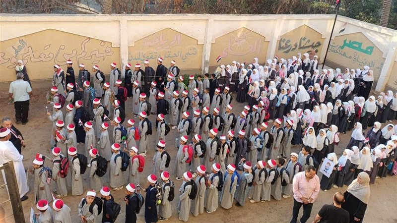 بالعمة والقفطان، 10 صور ترصد انتظام الدراسة بالمعاهد الأزهرية