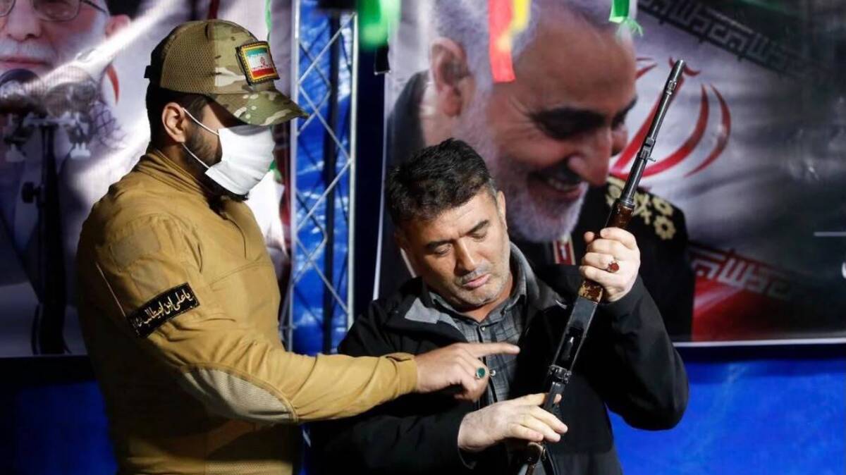 حملة “الفدائي” في إيران… من الردع الخارجي إلى تسليح الشارع الإيراني