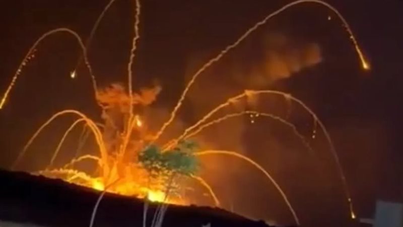انفجارات ضخمة تهز ريف حلب وصواريخ تتطاير من مخزن أسلحة (فيديو)