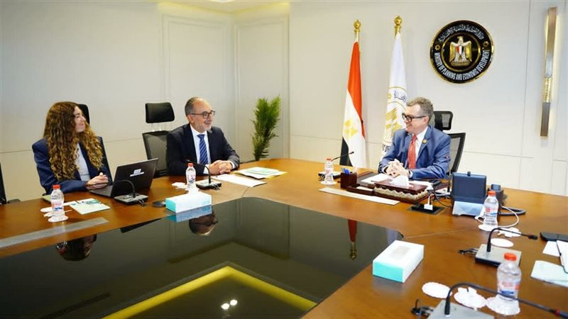 وزارة التخطيط ومؤسسة التمويل الدولية تبحثان توسيع مشاركة القطاع الخاص في مجالات الطاقة