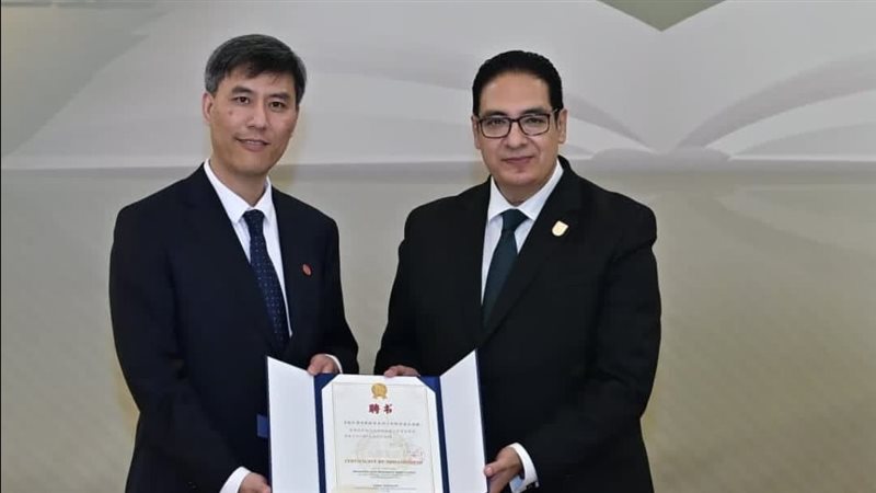 جامعة شنغهاي للدراسات الدولية (SISU) تمنح رئيس جامعة القاهرة لقب «الأستاذية الفخرية»