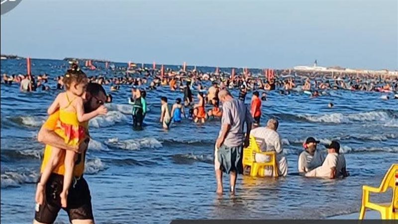 رئيس رأس البر يتابع خدمات الشاطئ وتواجد فرق الإنقاذ وإسعاف المصطافين