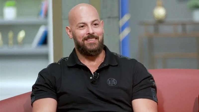 أحمد تهامي يروي موقفا كوميديا في لقائه الأول مع عادل إمام