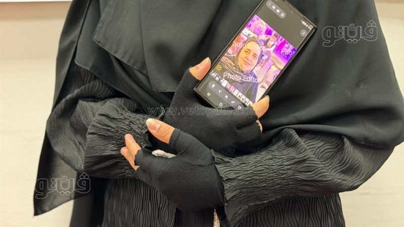 بالدموع، باحثة بجامعة قناة السويس تناقش رسالة الماجستير بعد وفاة والدتها بيوم (فيديو)