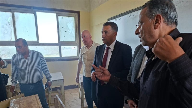 لارتدائه “جلابية”، محافظ القليوبية يطيح بمدير مدرسة برقطا الإعدادية