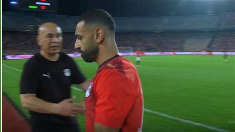 مش إصابة، حسام حسن يكشف سبب خروج محمد صلاح أمام انجولا